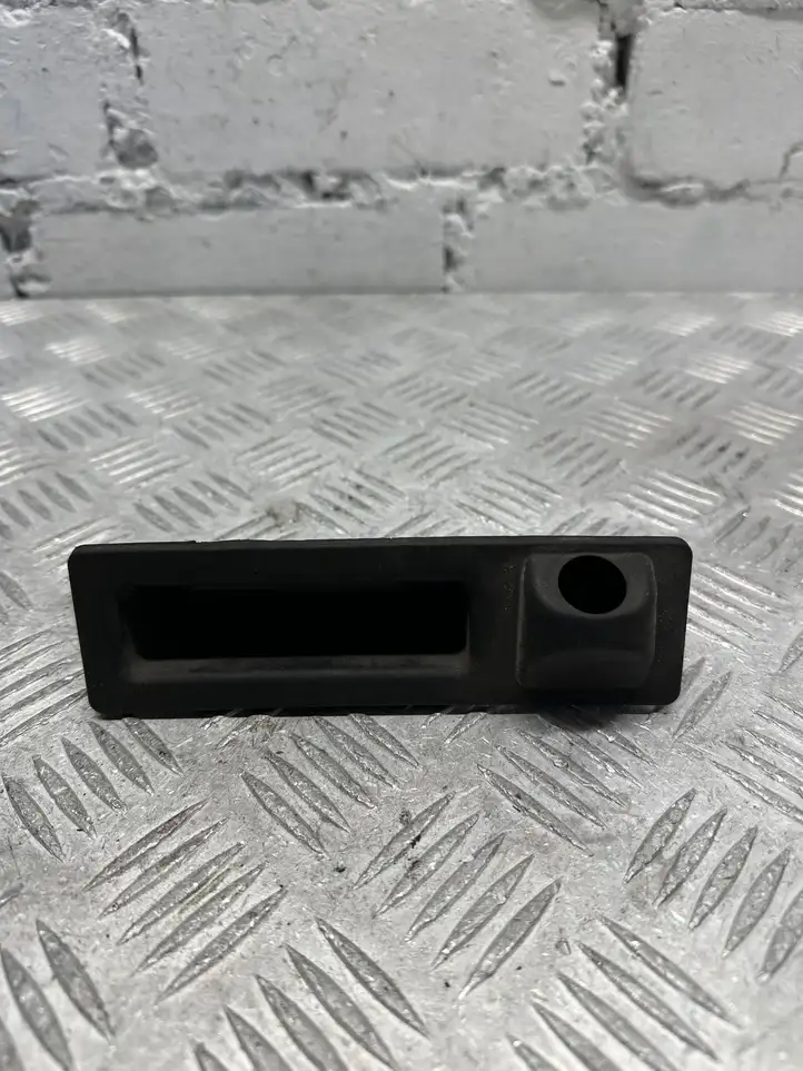 BMW X5 F15 (2013 - 2017) 7463163 Кнопка закрытия крышки багажника — фото 1