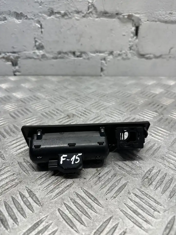 BMW X5 F15 (2013 - 2017) 7463163 Кнопка закрытия крышки багажника — фото 2