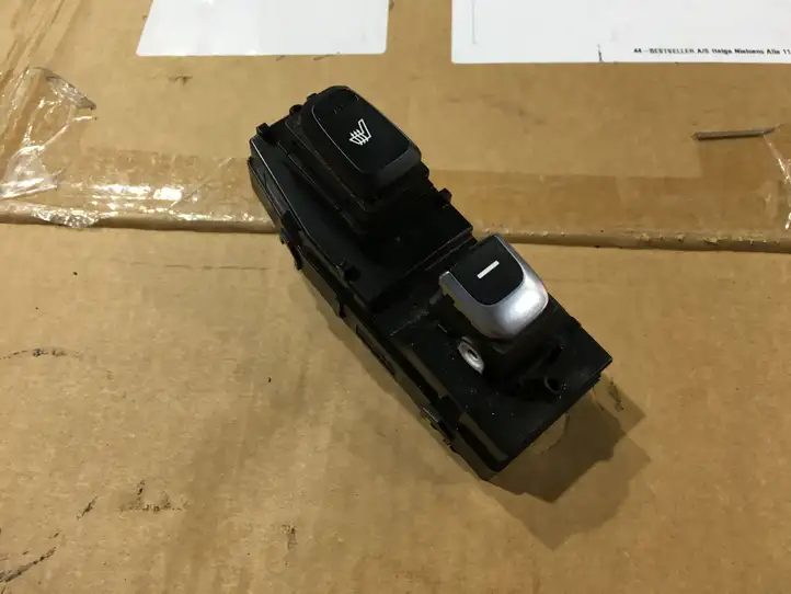 Kia Sportage (2016 - 2018) 93590F1020 Блок кнопок стеклоподъемников — фото 3