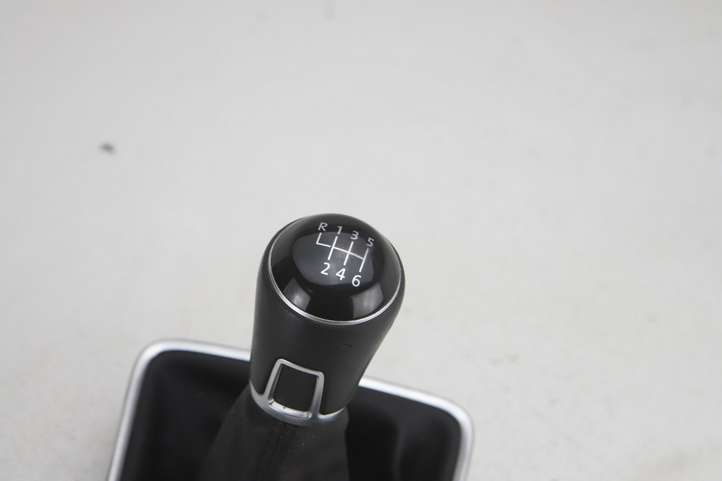Volkswagen Tiguan (2011 - 2016)  5N0711113S Отделка рычага переключения передач (кожа, головка)