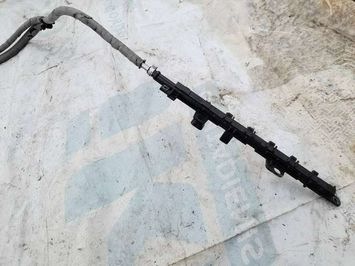 BMW 5 E60 E61 (2004 - 2010)  8986201 Притягиватель задней крышки