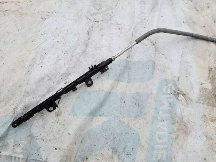 BMW 5 E60 E61 (2004 - 2010)  8986201 Притягиватель задней крышки