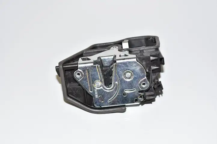 BMW 3 F30 F35 F31 (2012 - 2018) Замок задней двери — фото 4