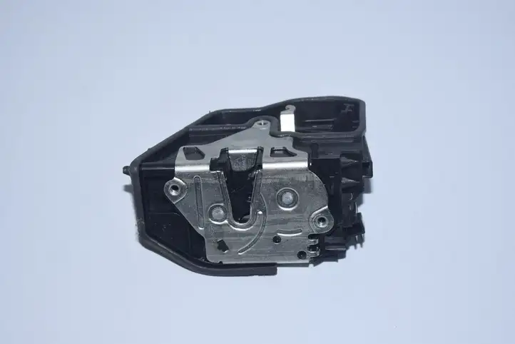 BMW 5 E60 E61 (2004 - 2010) 7167075 Замок задней двери — фото 3
