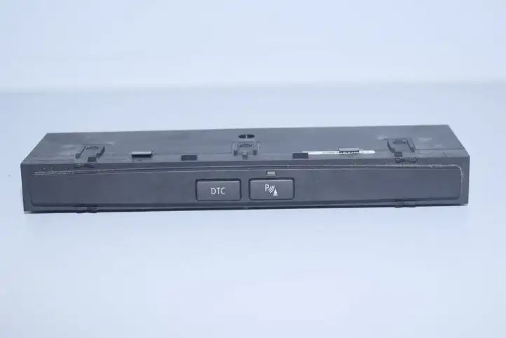 BMW 5 E60 E61 (2004 - 2010) 9134025 Кнопка парктроника — фото 1