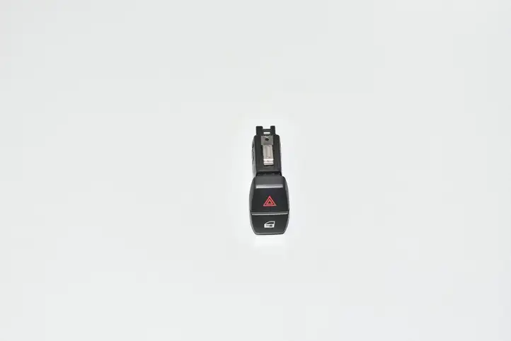 BMW M6 F06/F12/F13 (2012 - 2018) 9161896 Включатель аварийных фонарей — фото 1