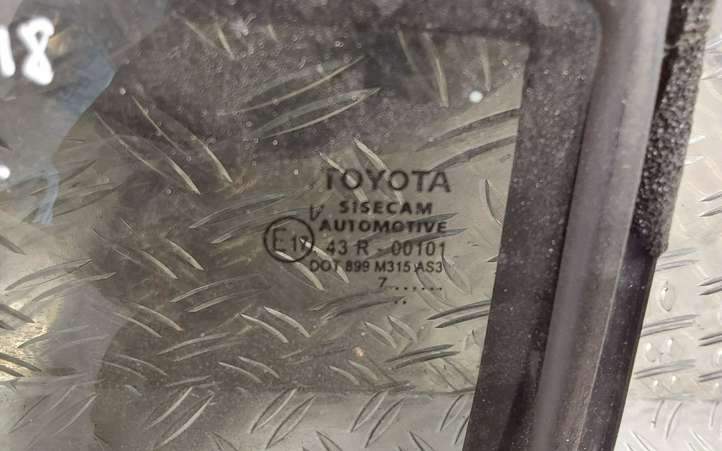 Toyota C-HR (2016 - 2022)  68189F4010 Маленькое стекло 