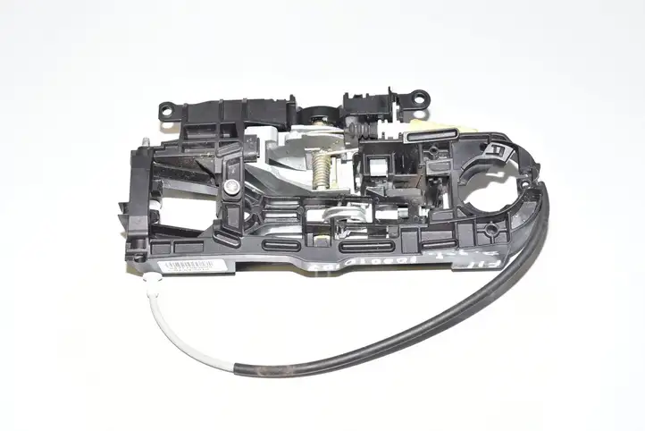 BMW 5 F10 F11 (2009 - 2016) Крепление наружной ручки задней двери — фото 3