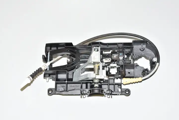 BMW 5 F10 F11 (2009 - 2016) Крепление наружной ручки передней двери — фото 2