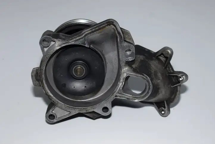 BMW 5 E39 (1996 - 2003) насос охлаждения — фото 5