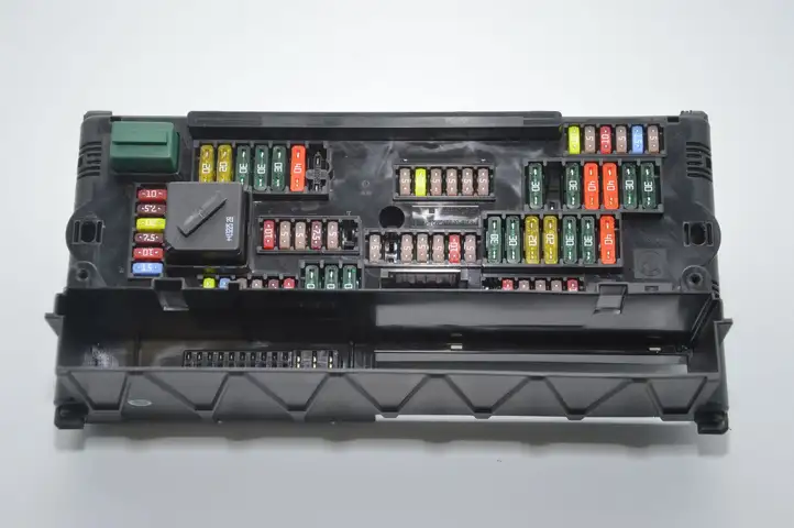 BMW 5 F10 F11 (2009 - 2016) Блок предохранителей (комплект) — фото 1