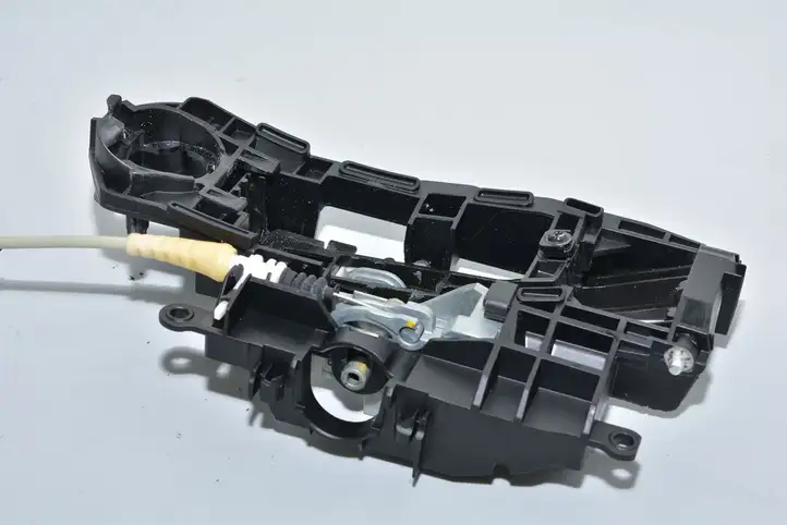 BMW 5 F10 F11 (2009 - 2016) Крепление наружной ручки передней двери — фото 2