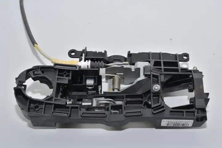 BMW 5 F10 F11 (2009 - 2016) Крепление наружной ручки задней двери — фото 1