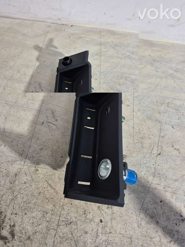 Audi A5 (2011 - 2016)  8W1864131C Отделка переднего прикуривателя