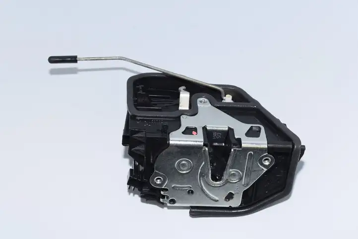 BMW 3 F30 F35 F31 (2012 - 2018) 7202148 Замок задней двери — фото 2