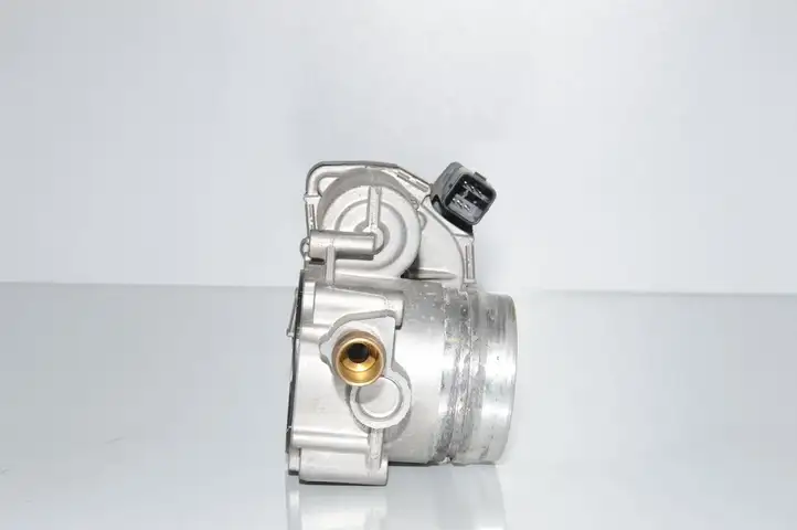 BMW 3 GT F34 (2013 - 2017) 7588625 Дроссельная заслонка — фото 2