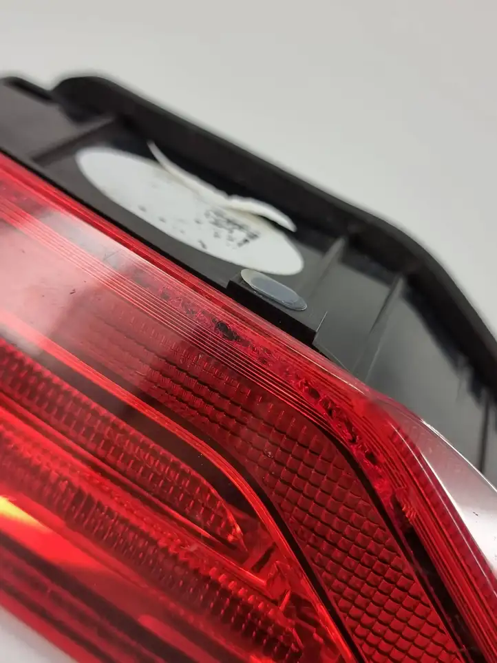 Volvo XC60 (2017 - ) Задний фонарь в крышке багажника — фото 4
