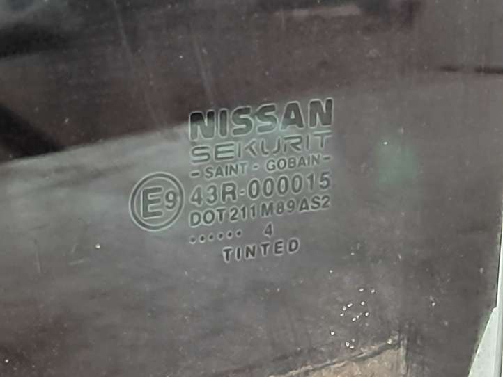 Nissan Almera Tino (2000 - 2006)  43R000015 Основное стекло задних дверей