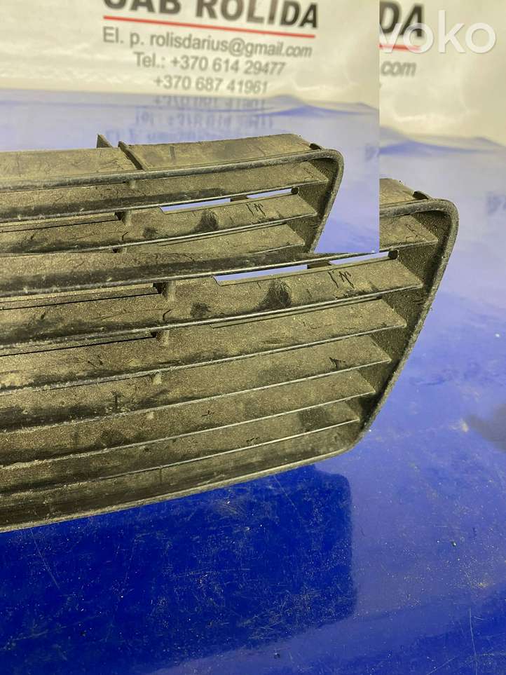 Audi A6 (2001 - 2004)  4B0807682H Декоративная решётка противотуманной фары