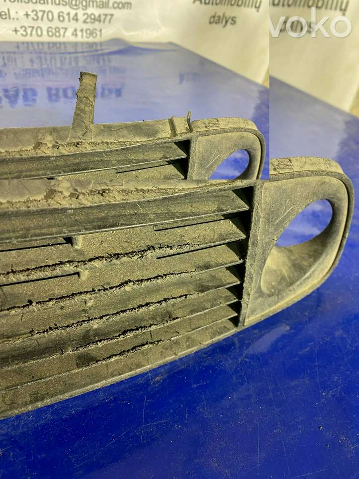 Audi A6 (2001 - 2004)  4B0807682H Декоративная решётка противотуманной фары