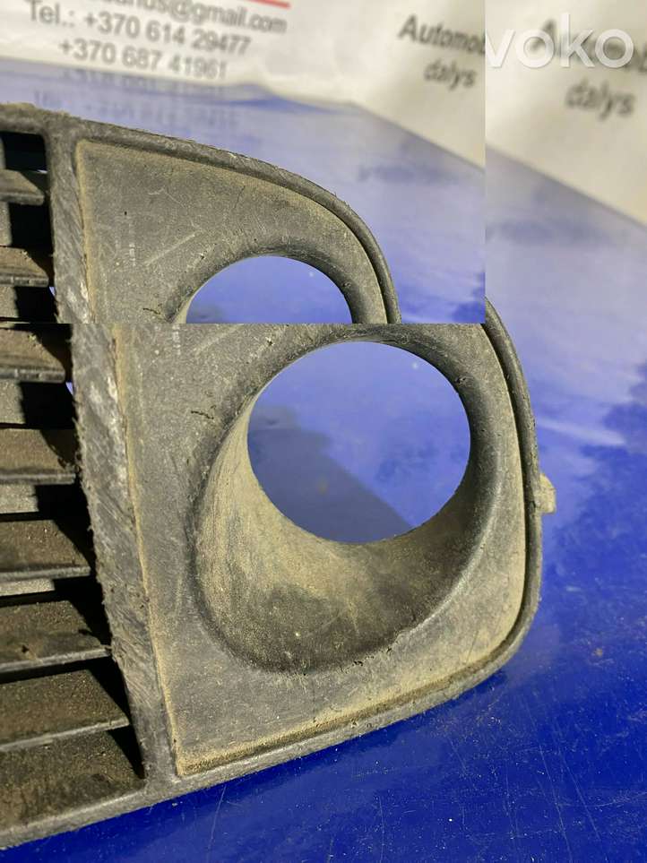 Audi A6 (2001 - 2004)  4B0807682H Декоративная решётка противотуманной фары