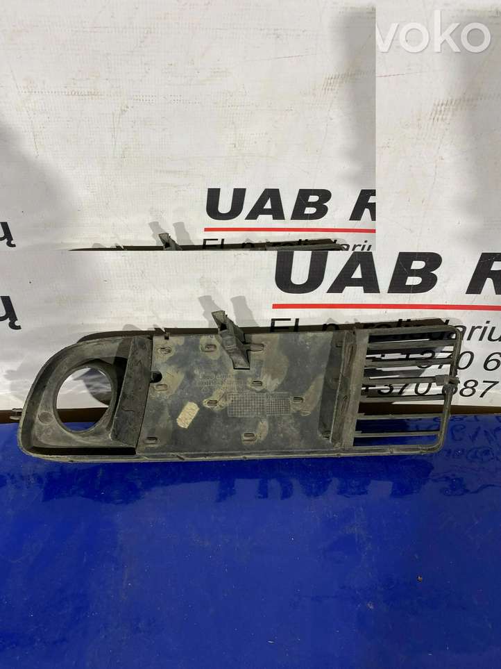 Audi A6 (2001 - 2004)  4B0807682H Декоративная решётка противотуманной фары