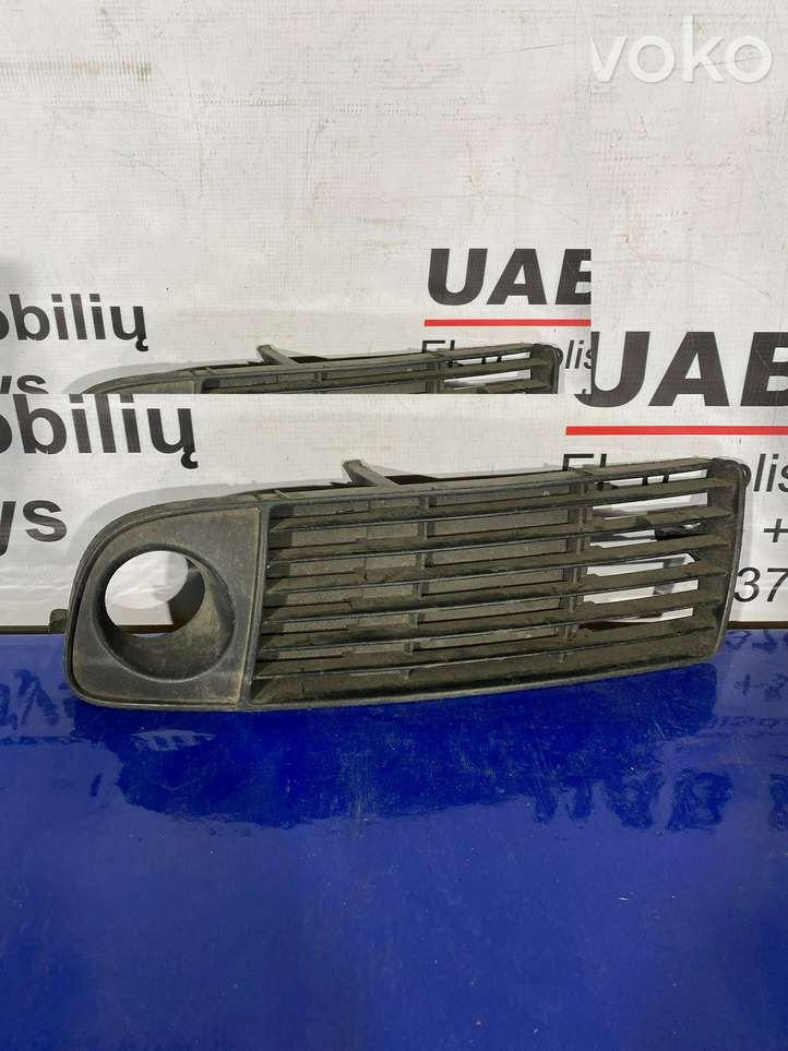 Audi A6 (2001 - 2004)  4B0807682H Декоративная решётка противотуманной фары