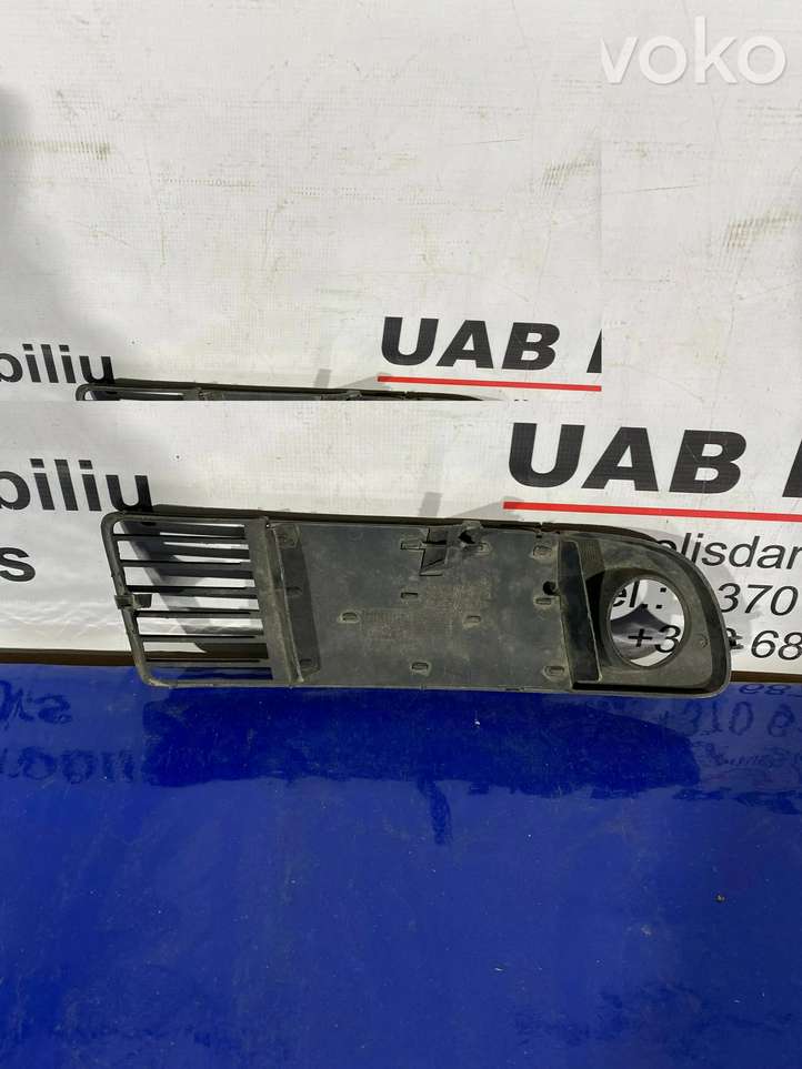 Audi A6 (2001 - 2004)  4B0807682H Декоративная решётка противотуманной фары