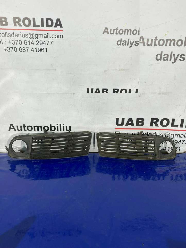 Audi A6 (2001 - 2004)  4B0807682R Декоративная решётка противотуманной фары