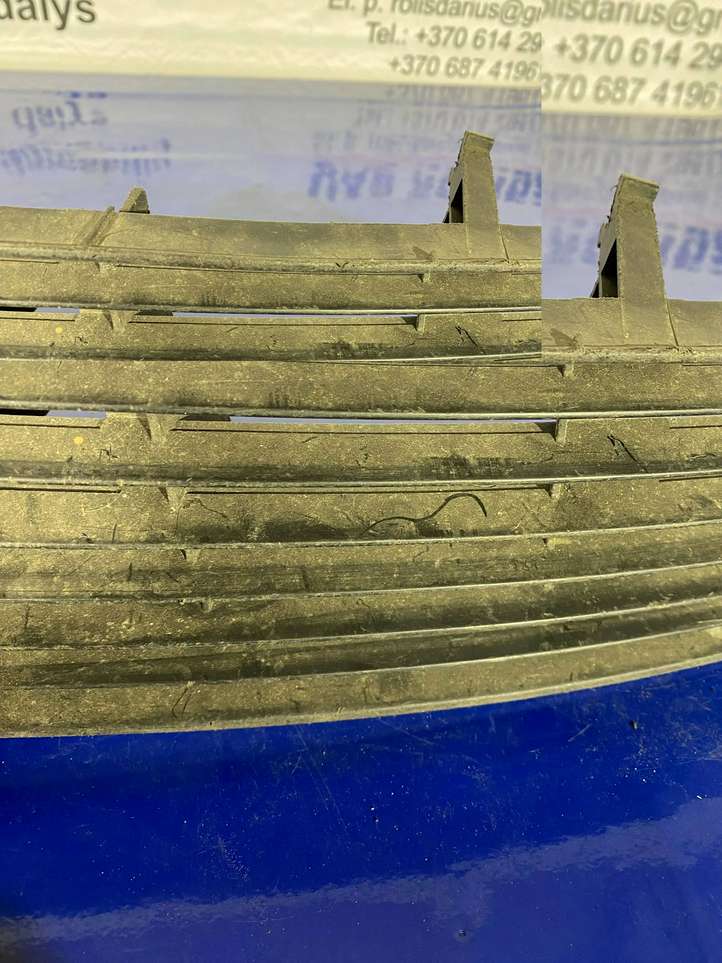 Audi A6 (2001 - 2004)  4B0807682R Декоративная решётка противотуманной фары