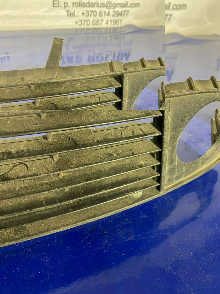 Audi A6 (2001 - 2004)  4B0807682R Декоративная решётка противотуманной фары