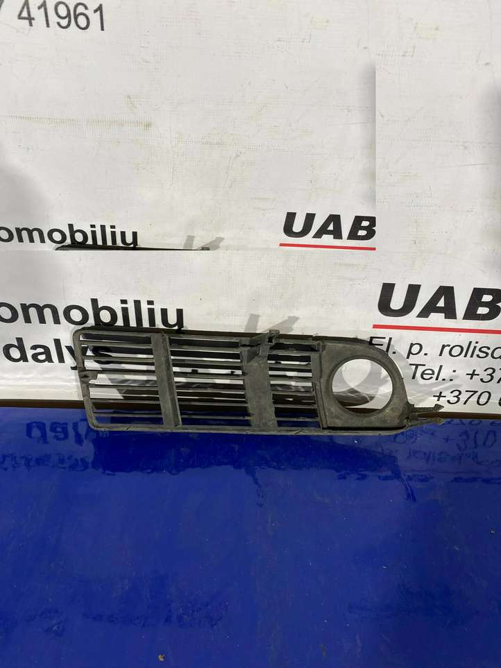 Audi A6 (2001 - 2004)  4B0807682R Декоративная решётка противотуманной фары