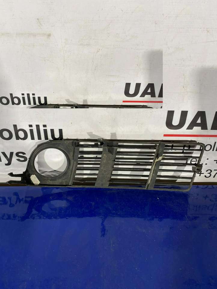 Audi A6 (2001 - 2004)  4B0807682R Декоративная решётка противотуманной фары