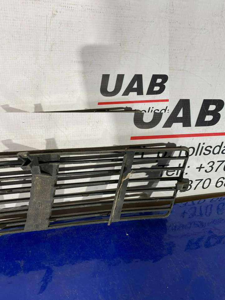 Audi A6 (2001 - 2004)  4B0807682R Декоративная решётка противотуманной фары