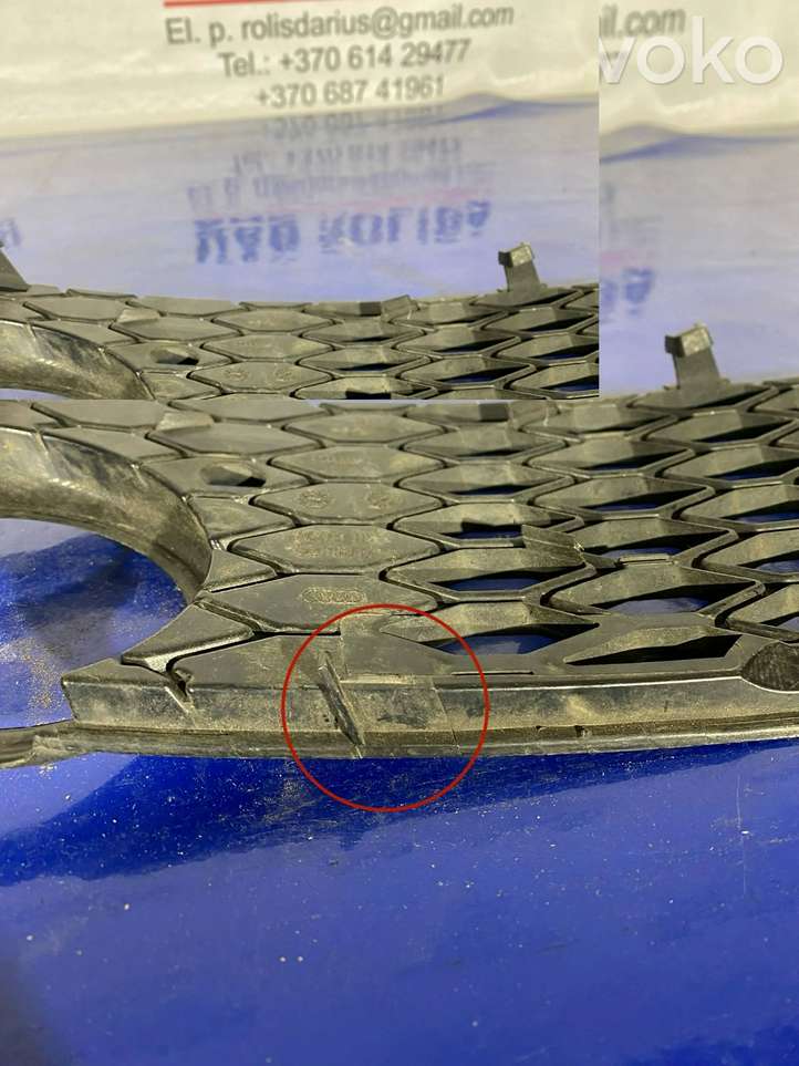 Audi A4 (2000 - 2006)  8E0807682C Декоративная решётка противотуманной фары
