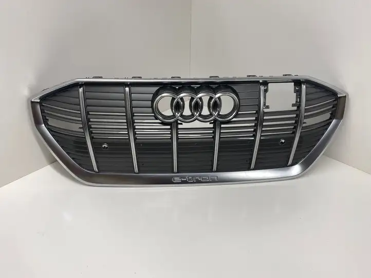 Audi e-tron (2018 - ) 4KE853651 Верхняя решетка радиатора — фото 1