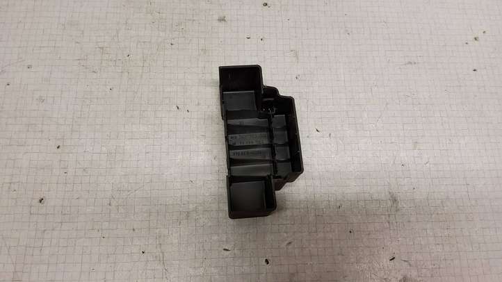 Opel Zafira (2008 - 2014)  13129783 Крышка ящика предохранителей