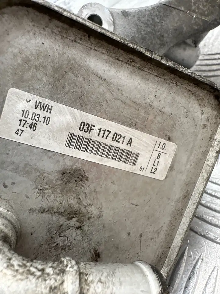 Volkswagen Polo V 6R (2009 - 2015) 03F117021A Кронштейн масляного фильтра — фото 4