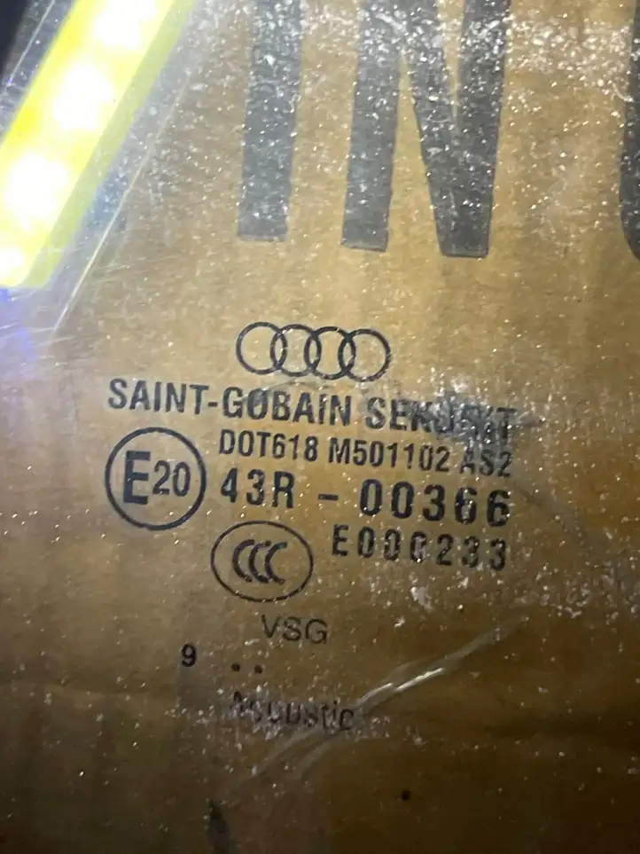 Audi A8 S8 D3 4E (2005 - 2007) Стекло передней двери — фото 2