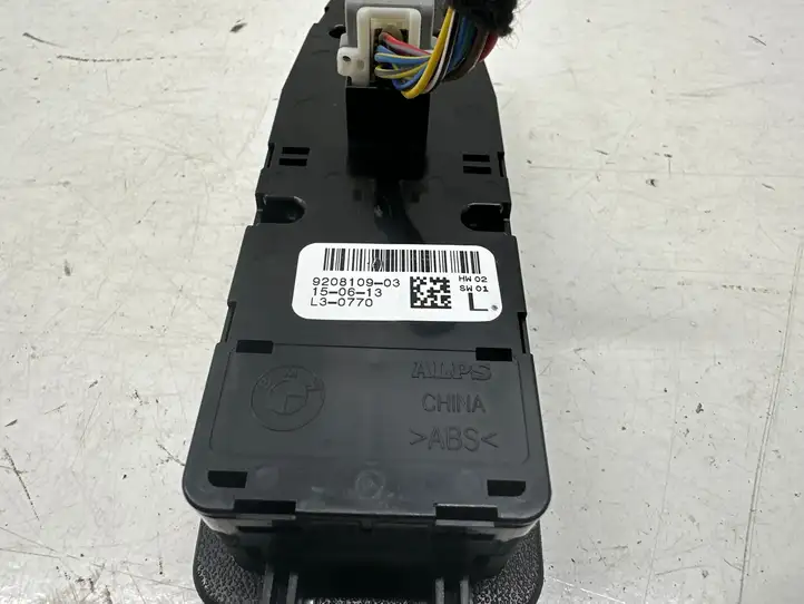 BMW 3 F30 F35 F31 (2012 - 2018) 9208109 Блок кнопок стеклоподъемников — фото 3