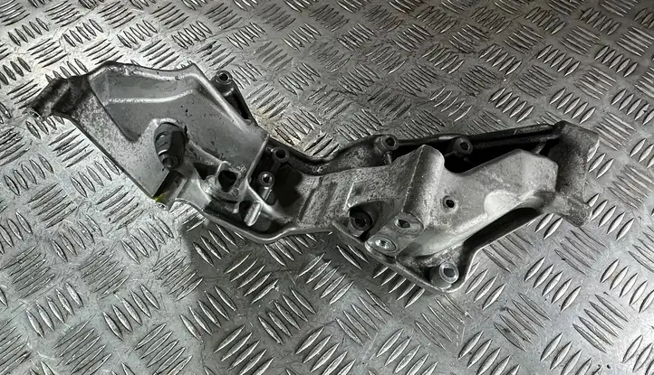 Volvo V60 (2013 - 2018) 31367268 Кронштейн генератора — фото 3