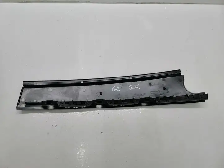 Volkswagen Golf VII (2013 - 2019) 5G6839901B Накладка стекла задней двери — фото 2