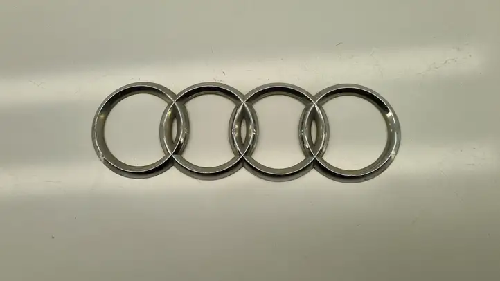 Audi A4 S4 B6 8E 8H (2000 - 2006) Эмблема производителя — фото 1