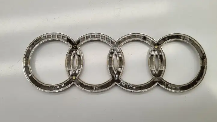Audi A4 S4 B6 8E 8H (2000 - 2006) Эмблема производителя — фото 3