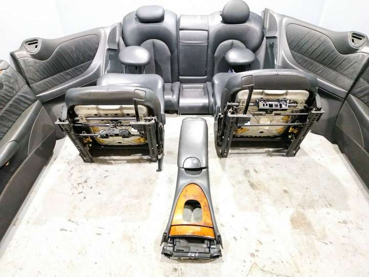 Mercedes-Benz CLK A209,C209 (2002 - 2009)   Комплект отделки дверей