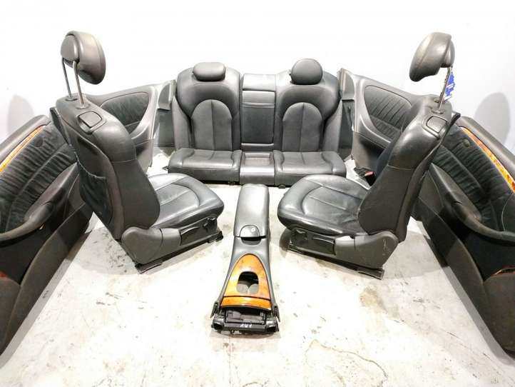 Mercedes-Benz CLK A209,C209 (2002 - 2009)   Комплект отделки дверей