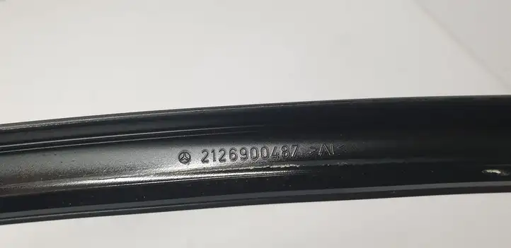 Mercedes-Benz E W212 (2009 - 2016) 2126900487 Накладка стекла задней двери — фото 4