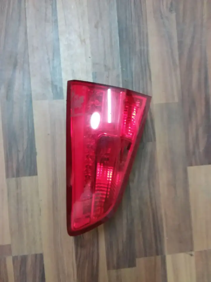 Kia Ceed (2012 - 2015) Задний фонарь в крышке багажника — фото 1