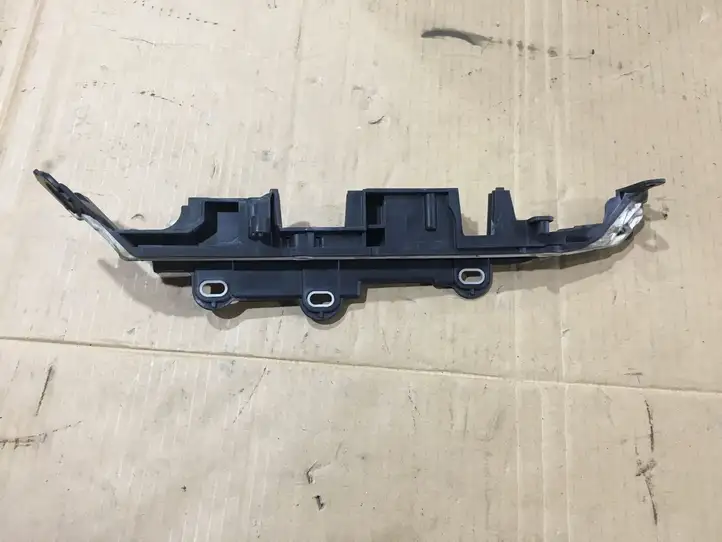 BMW 5 G30 G31 (2016 - ) 9334788 Прочие детали моторного отсека — фото 2