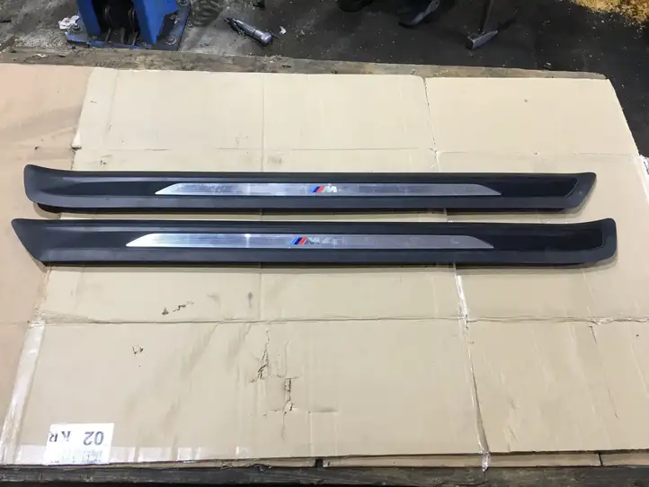 BMW M4 F82 F83 (2014 - 2020) 8063798 Наружная отделка переднего порога — фото 1